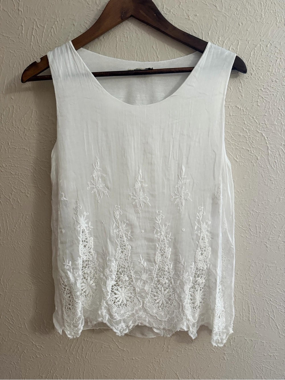 Via Signoria Made in Italy Embroidered White Tank Top